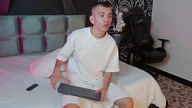 RowanCley online show from 25, 11, 2025