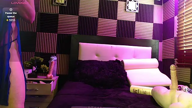 antonela-tompson online show from 9, 4, 2026