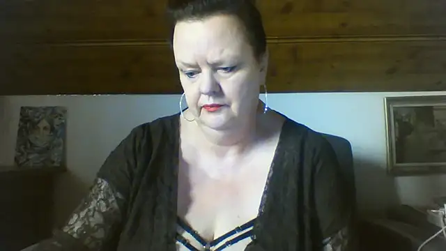 TiffanyMature online show from 13, 4, 2026