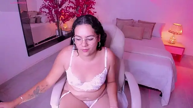 Snapshot of karlie_small chatting on 29, 4, 2026 karlie small online show from 29, 4, 2026