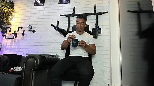 ItaloMoore online show from 10, 2, 2026