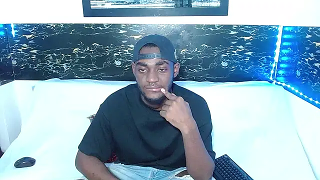 Snapshot of eebony_stallion chatting on 27, 9, 2025 eebony stallion online show from 27, 9, 2025