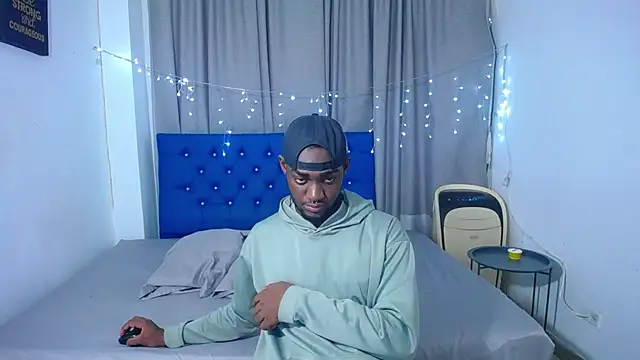 Snapshot of eebony_stallion chatting on 30, 9, 2025 eebony stallion online show from 30, 9, 2025