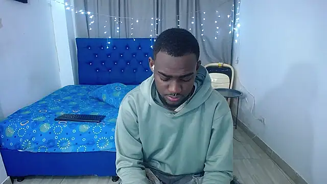 Snapshot of eebony_stallion chatting on 5, 11, 2025 eebony stallion online show from 5, 11, 2025