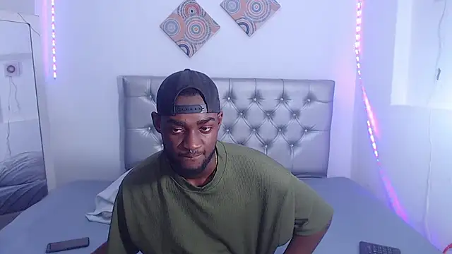 Snapshot of eebony_stallion chatting on 10, 11, 2025 eebony stallion online show from 10, 11, 2025