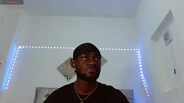 Snapshot of eebony_stallion chatting on 13, 11, 2025 eebony stallion online show from 13, 11, 2025