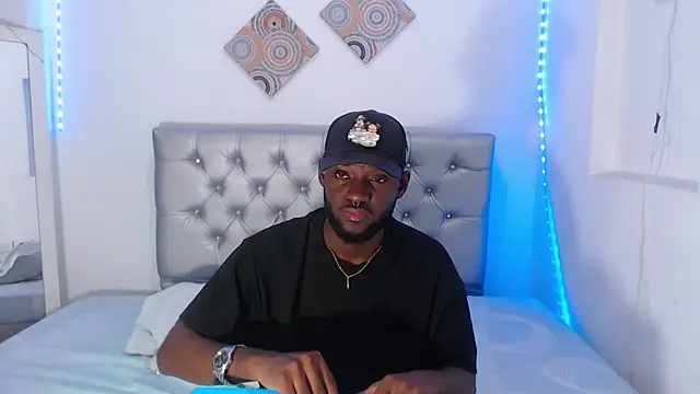 Snapshot of eebony_stallion chatting on 26, 11, 2025 eebony stallion online show from 26, 11, 2025