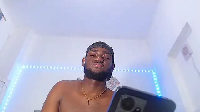 Snapshot of eebony_stallion chatting on 27, 11, 2025 eebony stallion online show from 27, 11, 2025