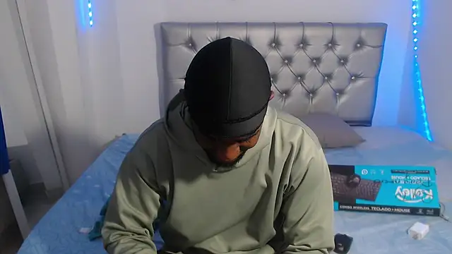 Snapshot of eebony_stallion chatting on 28, 11, 2025 eebony stallion online show from 28, 11, 2025