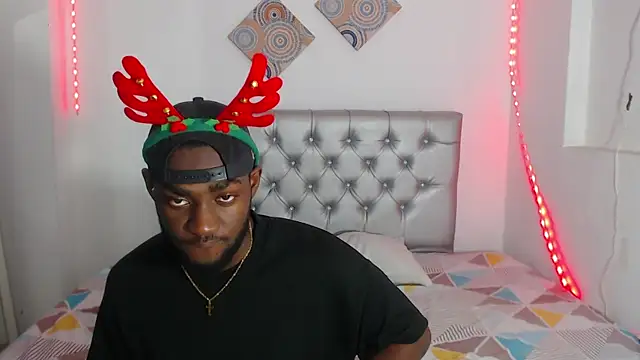 Snapshot of eebony_stallion chatting on 3, 12, 2025 eebony stallion online show from 3, 12, 2025