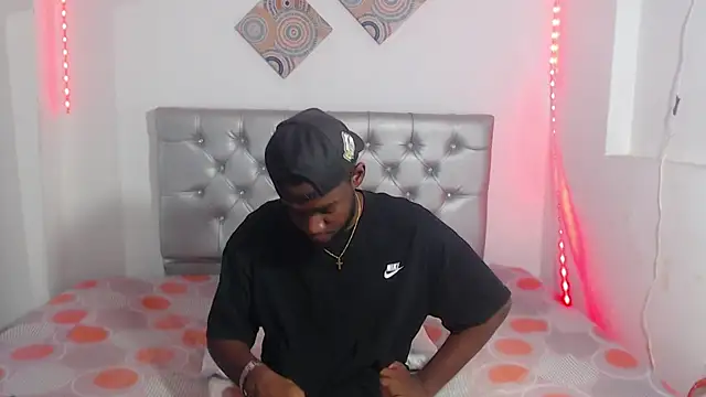 Snapshot of eebony_stallion chatting on 4, 12, 2025 eebony stallion online show from 4, 12, 2025