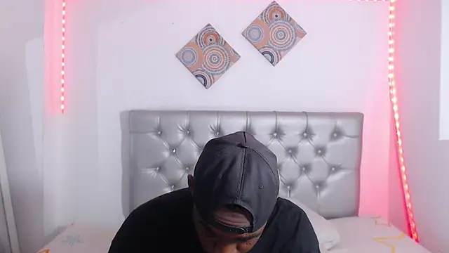 Snapshot of eebony_stallion chatting on 18, 12, 2025 eebony stallion online show from 18, 12, 2025