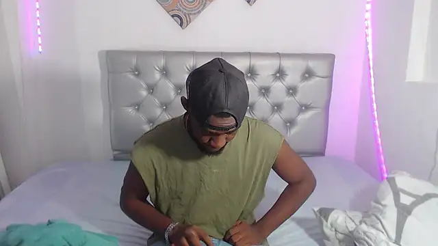 Snapshot of eebony_stallion chatting on 19, 12, 2025 eebony stallion online show from 19, 12, 2025