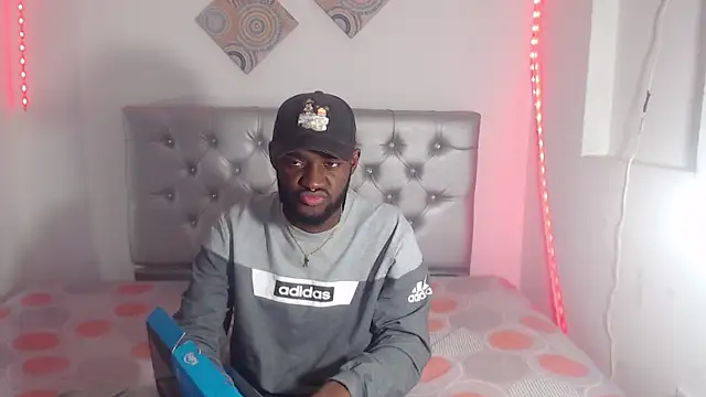 Snapshot of eebony_stallion chatting on 21, 12, 2025 eebony stallion online show from 21, 12, 2025