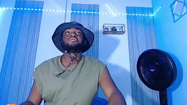 Snapshot of eebony_stallion chatting on 13, 2, 2026 eebony stallion online show from 13, 2, 2026