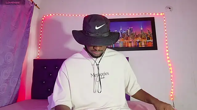 Snapshot of eebony_stallion chatting on 22, 4, 2026 eebony stallion online show from 22, 4, 2026