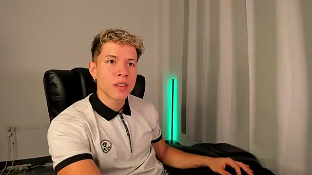 Snapshot of nathan_blake chatting on 20, 11, 2025 nathan blake online show from 20, 11, 2025