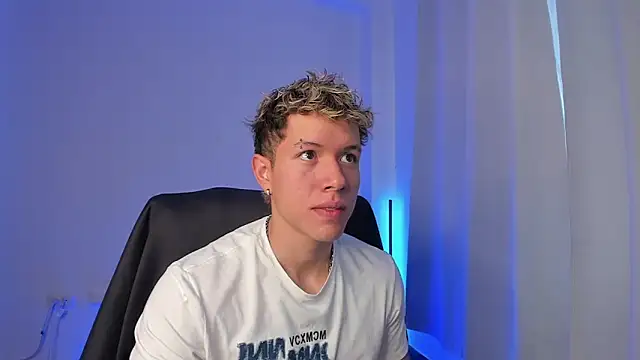 Snapshot of nathan_blake chatting on 21, 12, 2025 nathan blake online show from 21, 12, 2025