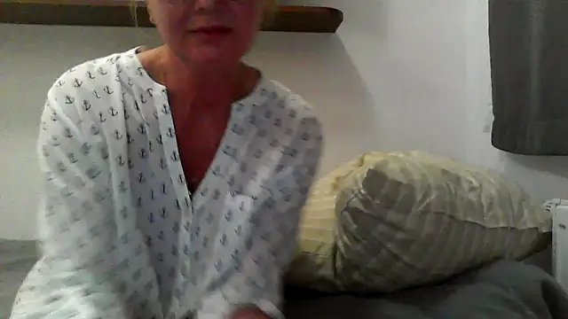 IrynaMolbertx online show from 25, 9, 2025