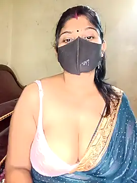 Snapshot of reena502 chatting on 31, 7, 2026 reena502 online show from 31, 7, 2026