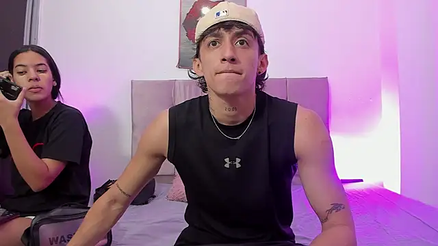 AndretiiAndCamila online show from 16, 9, 2025