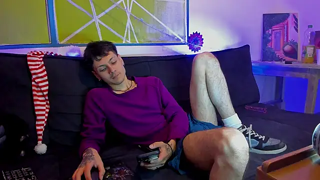 Snapshot of Dioniso_guy8 chatting on 19, 12, 2025 Dioniso guy8 online show from 19, 12, 2025