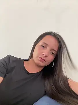 Mia jhoonson online show from 4, 3, 2026