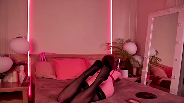 Snapshot of RoxyDoll_ chatting on 8, 10, 2025 RoxyDoll online show from 8, 10, 2025