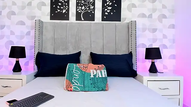 natasha moreno online show from 4, 3, 2026