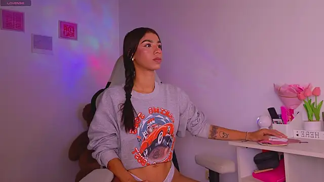 Snapshot of BrunetteAdams001 chatting on 17, 1, 2026 BrunetteAdams001 online show from 17, 1, 2026