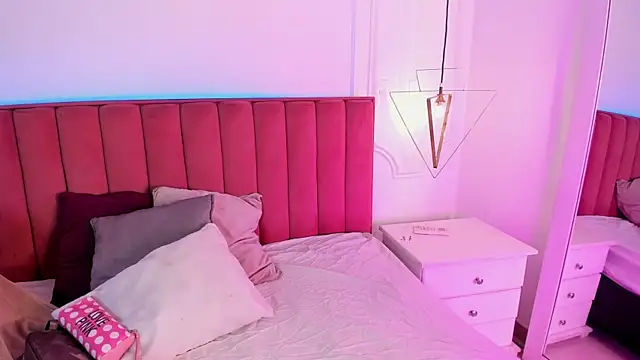 Tessa Sinclaire online show from 17, 4, 2026