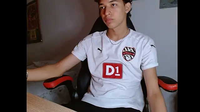 Snapshot of Xtremeplay_18 chatting on 5, 11, 2025 Xtremeplay 18 online show from 5, 11, 2025