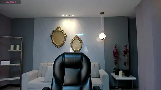 Snapshot of NataliaGaret chatting on 9, 10, 2025 NataliaGaret online show from 9, 10, 2025
