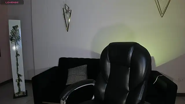 LizzCooper online show from 25, 11, 2025