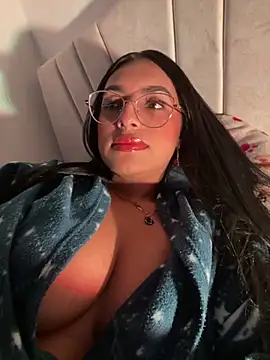 Snapshot of Linda_Saenz_ chatting on 7, 6, 2026 Linda Saenz online show from 7, 6, 2026