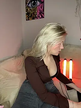 Snapshot of April_Purr chatting on 23, 4, 2026 April Purr online show from 23, 4, 2026