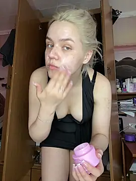 Snapshot of April_Purr chatting on 8, 5, 2026 April Purr online show from 8, 5, 2026
