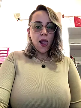 Snapshot of CurvyLust_x chatting on 18, 12, 2025 CurvyLust x online show from 18, 12, 2025