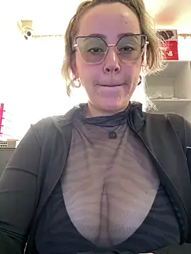 Snapshot of CurvyLust_x chatting on 9, 2, 2026 CurvyLust x online show from 9, 2, 2026