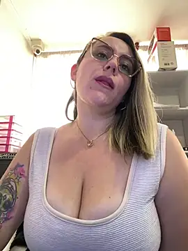 Snapshot of CurvyLust_x chatting on 18, 2, 2026 CurvyLust x online show from 18, 2, 2026