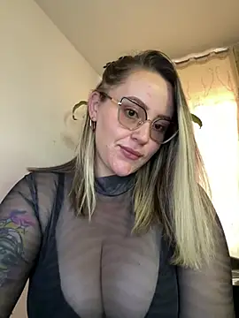 Snapshot of CurvyLust_x chatting on 16, 4, 2026 CurvyLust x online show from 16, 4, 2026