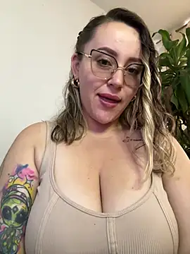 Snapshot of CurvyLust_x chatting on 17, 4, 2026 CurvyLust x online show from 17, 4, 2026
