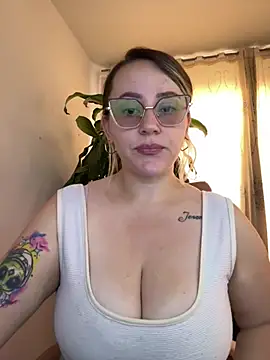 Snapshot of CurvyLust_x chatting on 20, 4, 2026 CurvyLust x online show from 20, 4, 2026