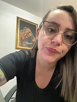 Snapshot of CurvyLust_x chatting on 4, 5, 2026 CurvyLust x online show from 4, 5, 2026