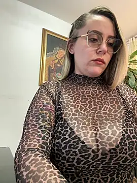 Snapshot of CurvyLust_x chatting on 6, 5, 2026 CurvyLust x online show from 6, 5, 2026