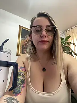Snapshot of CurvyLust_x chatting on 11, 5, 2026 CurvyLust x online show from 11, 5, 2026