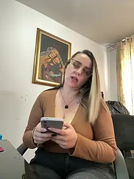 Snapshot of CurvyLust_x chatting on 12, 5, 2026 CurvyLust x online show from 12, 5, 2026