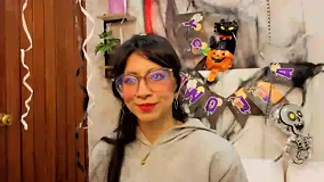 Snapshot of VioletxBloom chatting on 22, 10, 2025 VioletxBloom online show from 22, 10, 2025