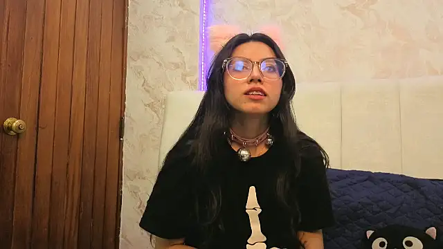 Snapshot of VioletxBloom chatting on 22, 11, 2025 VioletxBloom online show from 22, 11, 2025