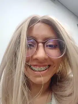 Snapshot of VioletxBloom chatting on 29, 11, 2025 VioletxBloom online show from 29, 11, 2025